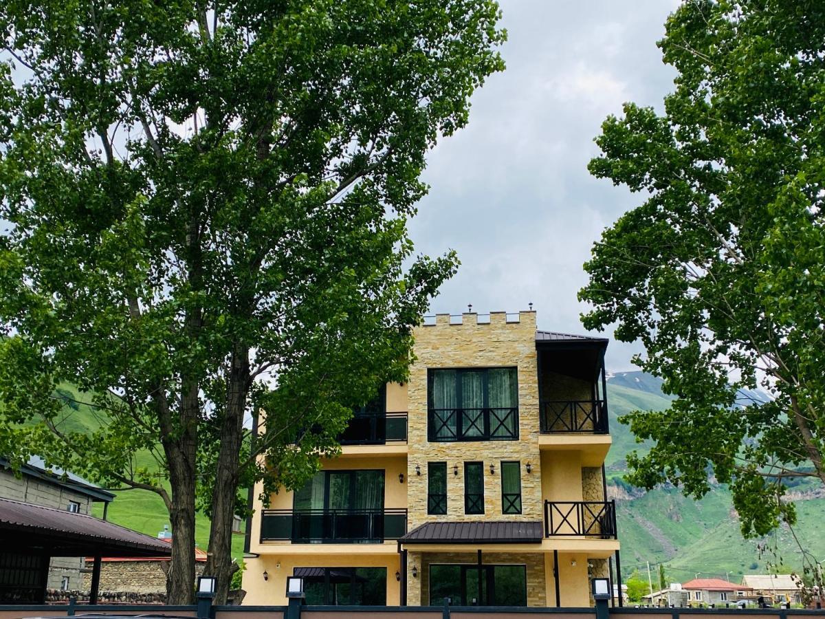 Besami Hotel Kazbegi Bagian luar foto